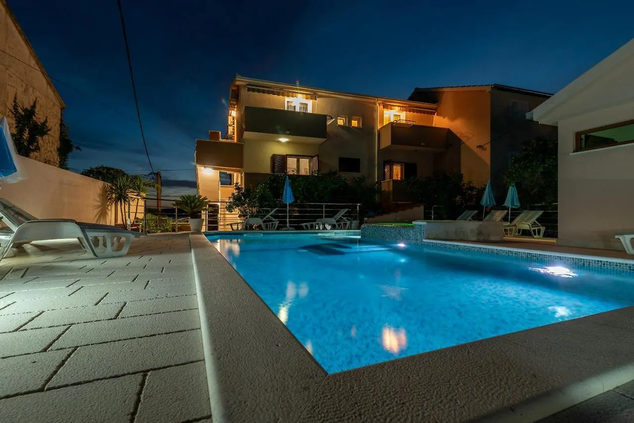 Apartments Villa Magdalena Трогир