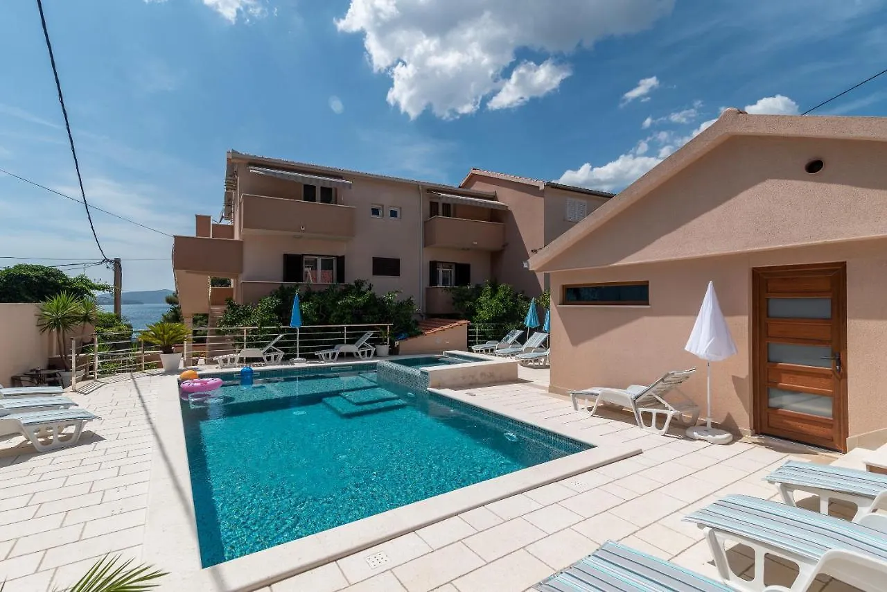 Apartments Villa Magdalena Трогир