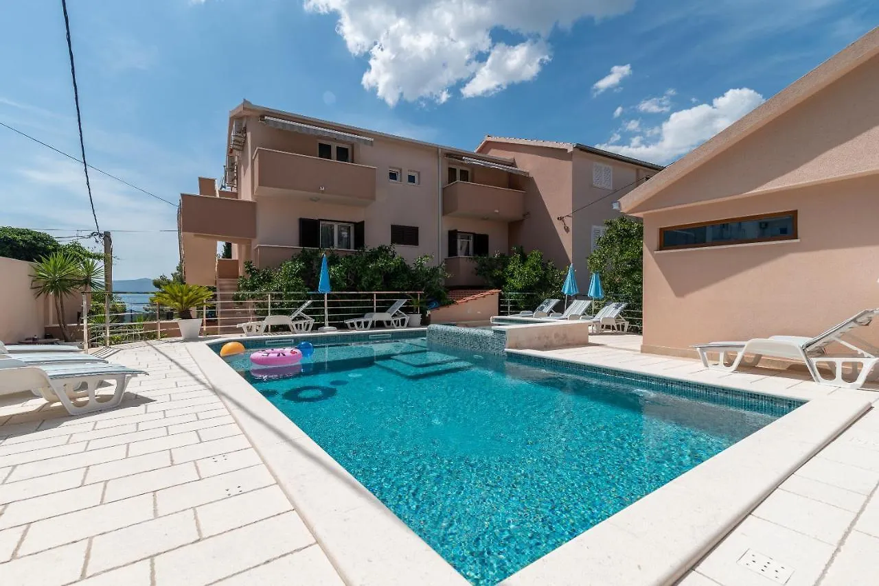 Apartments Villa Magdalena Трогир