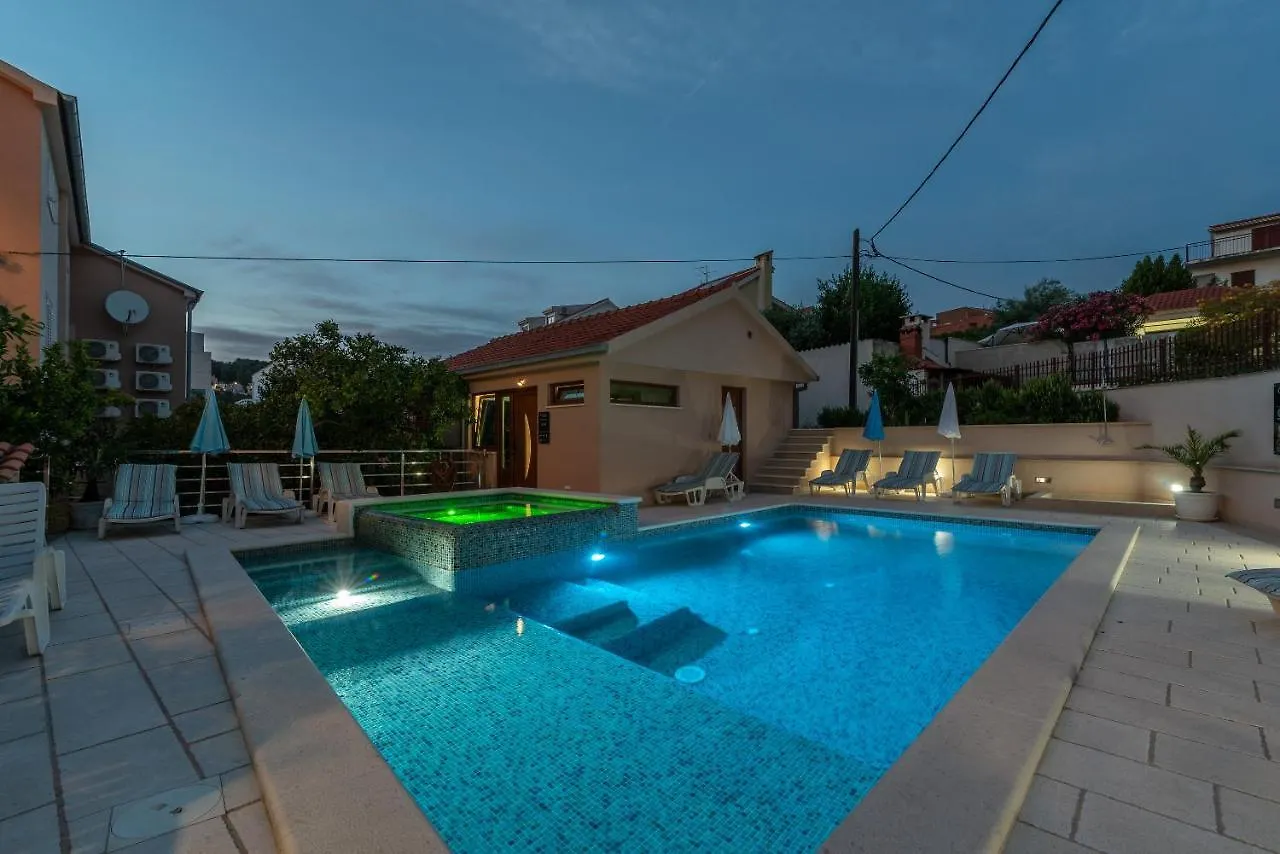 Apartments Villa Magdalena Трогир